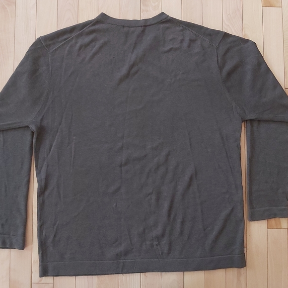 American Blue muted olive v neck - Picture 2 of 8